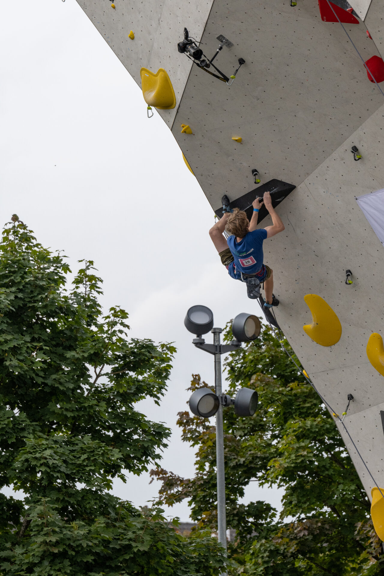 Der erste große Wettkampf, der in der 2021 eröffneten DAV Sparkassen Bergwelt stattfand war die Bayerische Meisterschaft im Leadklettern. Foto: B. Jäger Der erste große Wettkampf, der in der 2021 eröffneten DAV Sparkassen Bergwelt stattfand war die Bayerische Meisterschaft im Leadklettern. Foto: B. Jäger