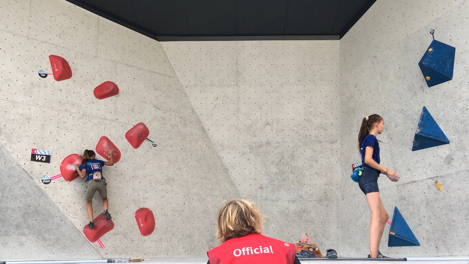 Mia Fuchs und Katharina Plewa bei der Bayerischen Meisterschaft Bouldern 2021. Foto: B. Jäger Mia Fuchs und Katharina Plewa bei der Bayerischen Meisterschaft Bouldern 2021. Foto: B. Jäger
