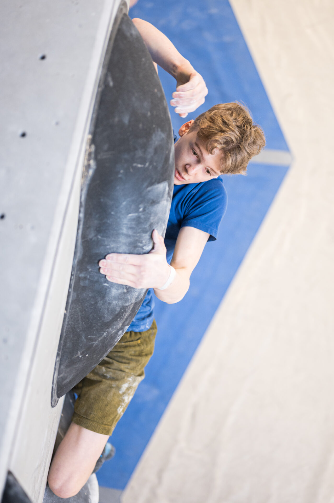 Justus Jäger bei der Quali zum Deutschen Jugendcup Bouldern 2022. Foto: S. Riedl
