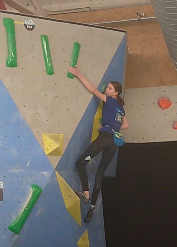 DAV Erlangen | Wettkampfklettern | Katharina Plewa | Bayerische Meisterschaft Bouldern 2022 | Foto: Ben Zimmer DAV Erlangen | Wettkampfklettern | Katharina Plewa | Bayerische Meisterschaft Bouldern 2022 | Foto: Ben Zimmer