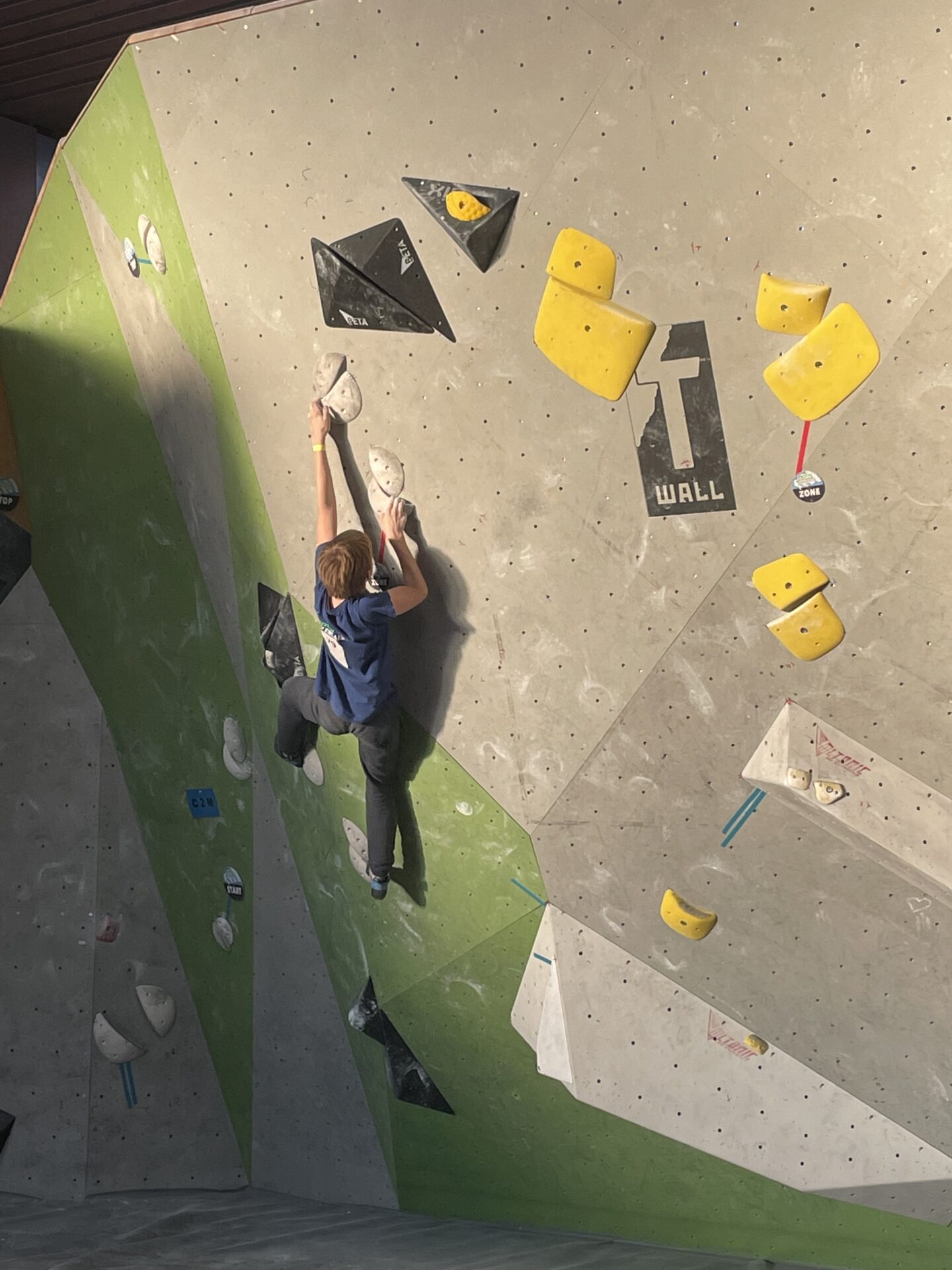Kilian Gründler kletterte mit einem erreichten Top und einem Bonus im Finale auf Platz 2. Foto: K. Lenfert Kilian Gründler kletterte mit einem erreichten Top und einem Bonus im Finale auf Platz 2. Foto: K. Lenfert
