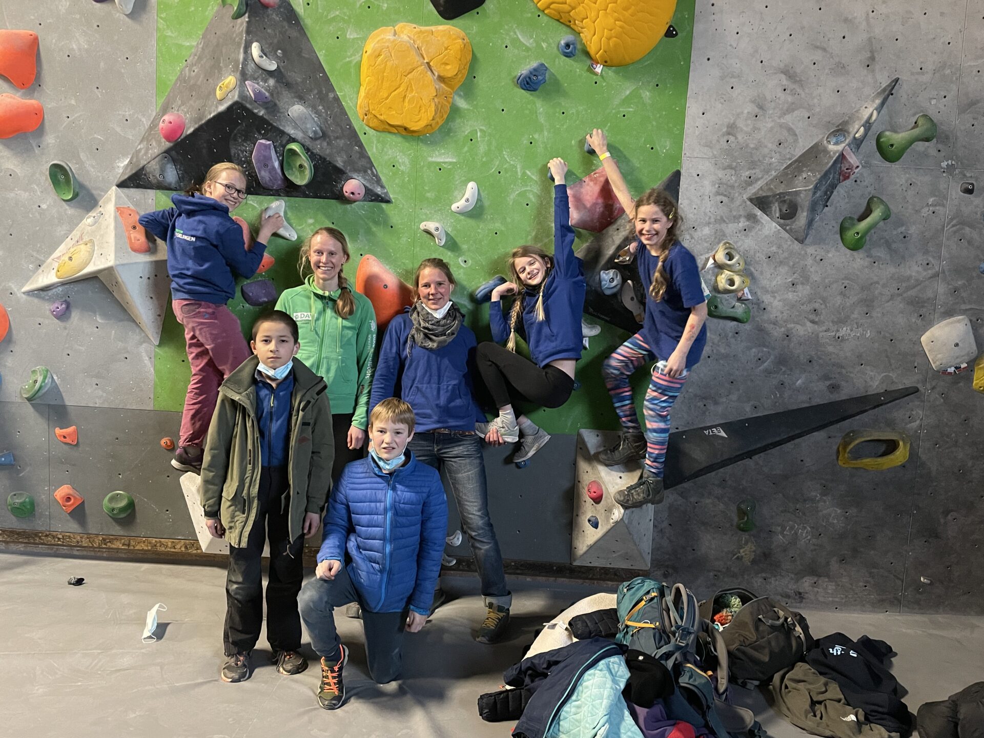 Spaß hatte das DAV-Erlangen-Wettkampfteam beim Kids Cup Bouldern auf alle Fälle! Spaß hatte das DAV-Erlangen-Wettkampfteam beim Kids Cup Bouldern auf alle Fälle!
