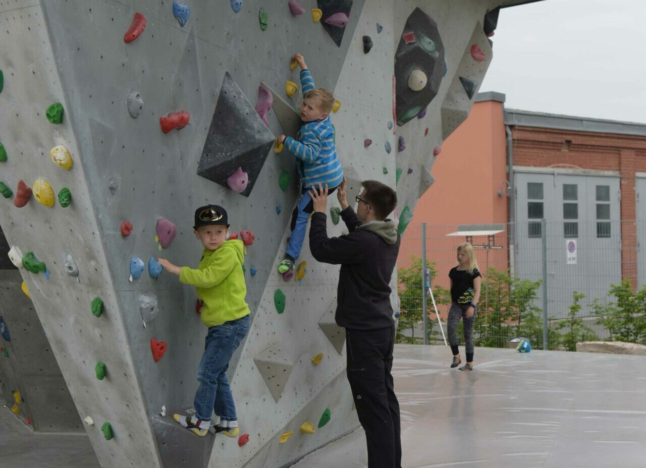 Schnupperbouldern bei der Rädli 2019 im DAV Boulderzentrum. Foto: M. Schmidt