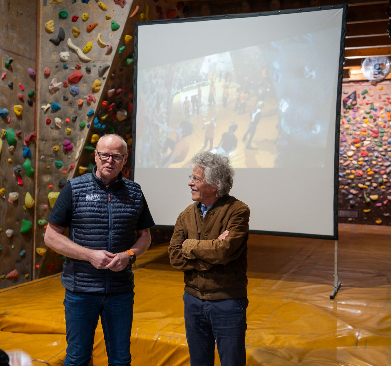 DAV Erlangen | DAV Boulderzentrum | Mitglied 12.000 | Feier 25 Jahre 2023 | Foto: A. Centmayer DAV Erlangen | DAV Boulderzentrum | Mitglied 12.000 | Feier 25 Jahre 2023 | Foto: A. Centmayer