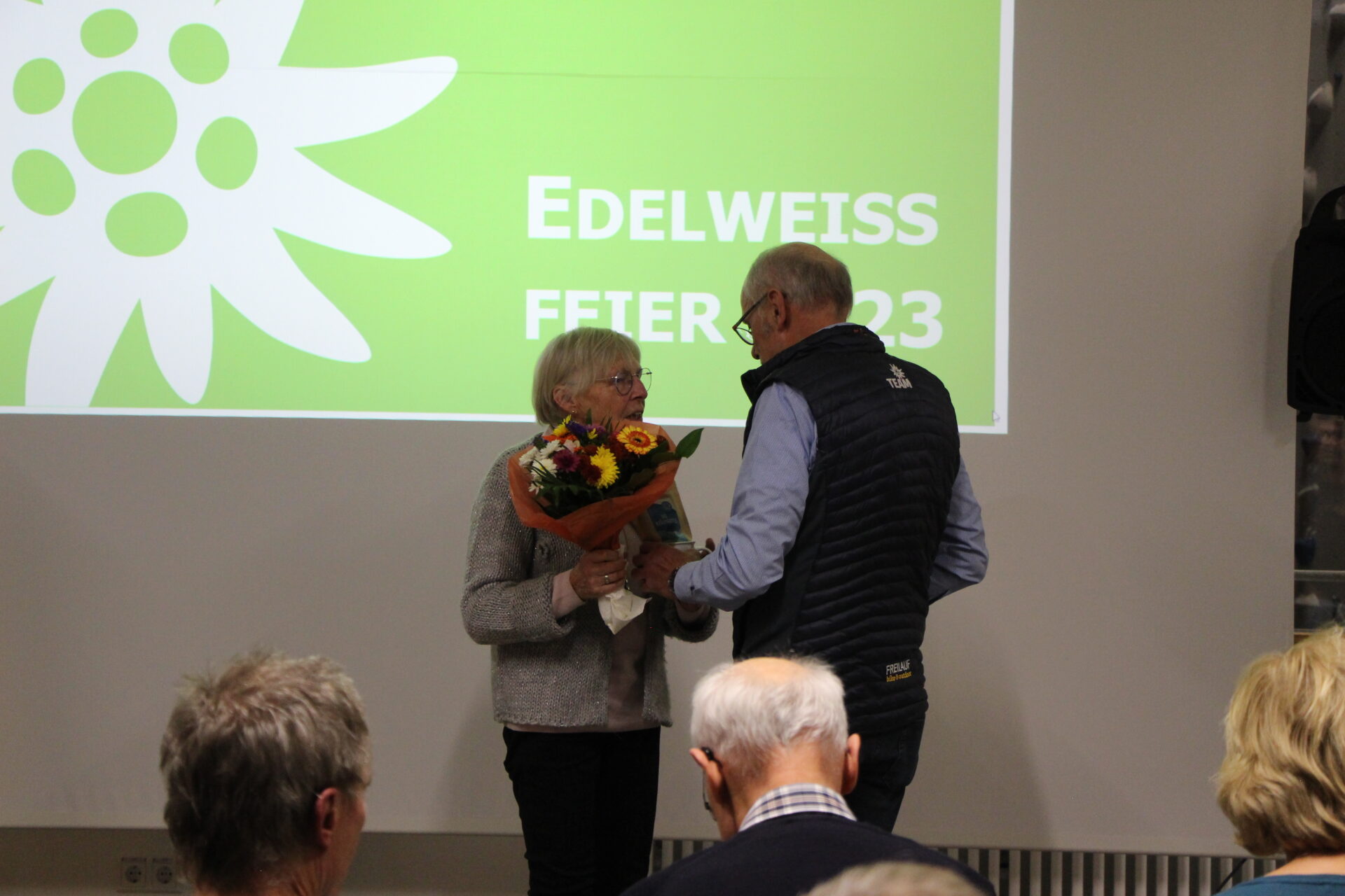 DAV Erlangen | Edelweißfeier 2023 | DAV Sparkassen Bergwelt | Mehrzweckraum | Foto: A. Ulrich DAV Erlangen | Edelweißfeier 2023 | DAV Sparkassen Bergwelt | Mehrzweckraum | Foto: A. Ulrich