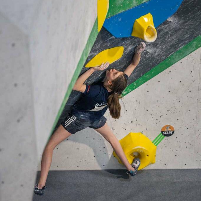 DAV Erlangen | Wettkampfklettern | Katharina Plewa | 2. Deutscher Jugendcup Bouldern Stuttgart 2024 | Foto: DAV/Xaver Quintus DAV Erlangen | Wettkampfklettern | Katharina Plewa | 2. Deutscher Jugendcup Bouldern Stuttgart 2024 | Foto: DAV/Xaver Quintus