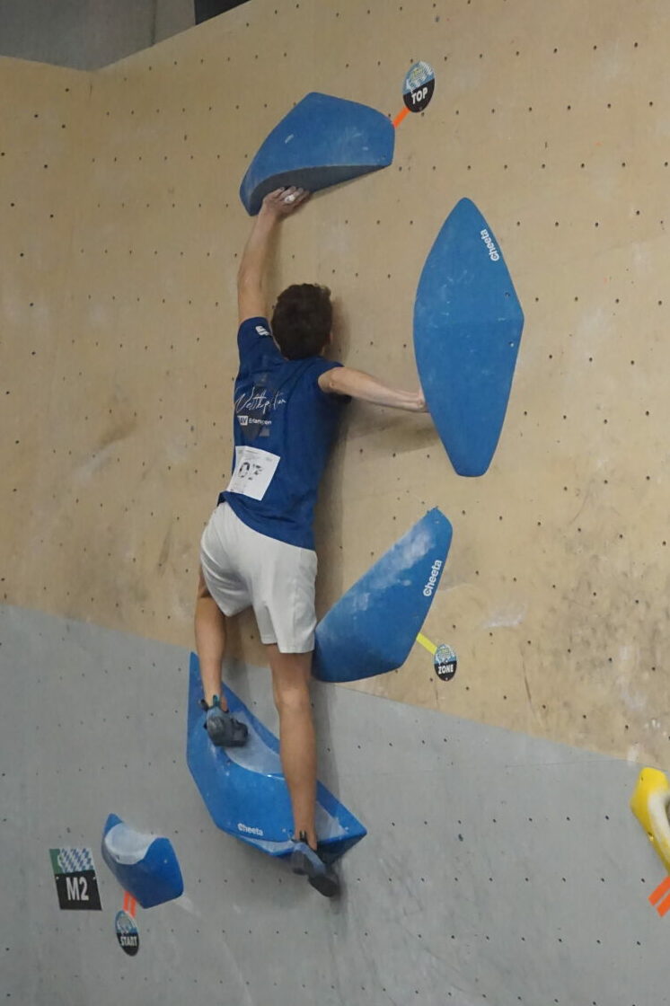Julius Schminke erreichte Platz 7 bei den U17-Jungs: Beim Nominierungswettkampf für die Deutschen Jugend Cups im Bouldern zeigten die Starter*innen vom DAV Erlangen starke Leistungen – wenn es auch leider zu fast keinen Treppchenplätzen reichte. Foto: Ben Zimmer Julius Schminke erreichte Platz 7 bei den U17-Jungs: Beim Nominierungswettkampf für die Deutschen Jugend Cups im Bouldern zeigten die Starter*innen vom DAV Erlangen starke Leistungen - wenn es auch leider zu fast keinen Treppchenplätzen reichte. Foto: Ben Zimmer