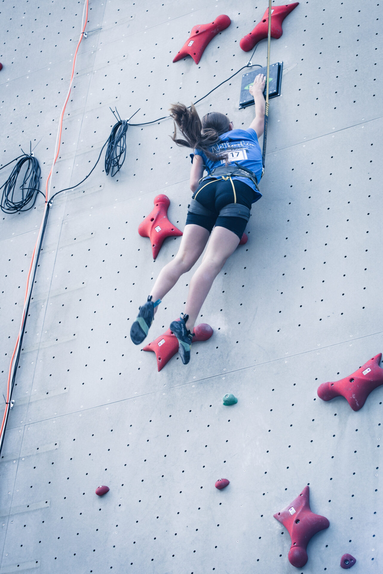 Emily Schramm vom DAV Erlangen holte sich bei ihrem ersten Speed-Wettkampf überhaupt einen tollen Platz 10. Foto: Frank Steidl Emily Schramm vom DAV Erlangen holte sich bei ihrem ersten Speed-Wettkampf überhaupt einen tollen Platz 10. Foto: Frank Steidl