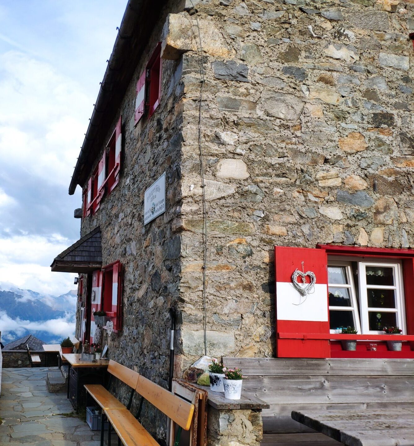 Die denkmalgeschützte Erlanger Hütte ist immer einen Besuch wert. Foto: K. Brock