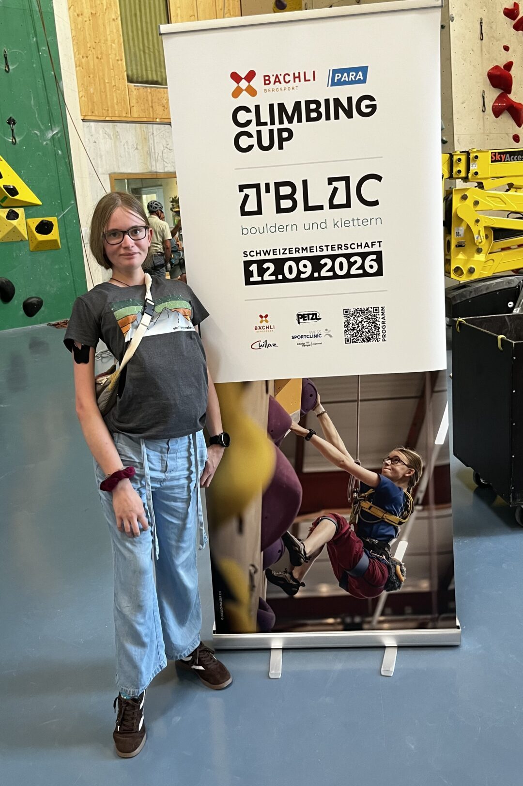 Ehrung schon vor dem Wettkampf: Jule war das Plakatgesicht des diesjährigen Paraclimbing Cups in Bern. Foto: Jörg Breuning Ehrung schon vor dem Wettkampf: Jule war das Plakatgesicht des diesjährigen Paraclimbing Cups in Bern. Foto: Jörg Breuning