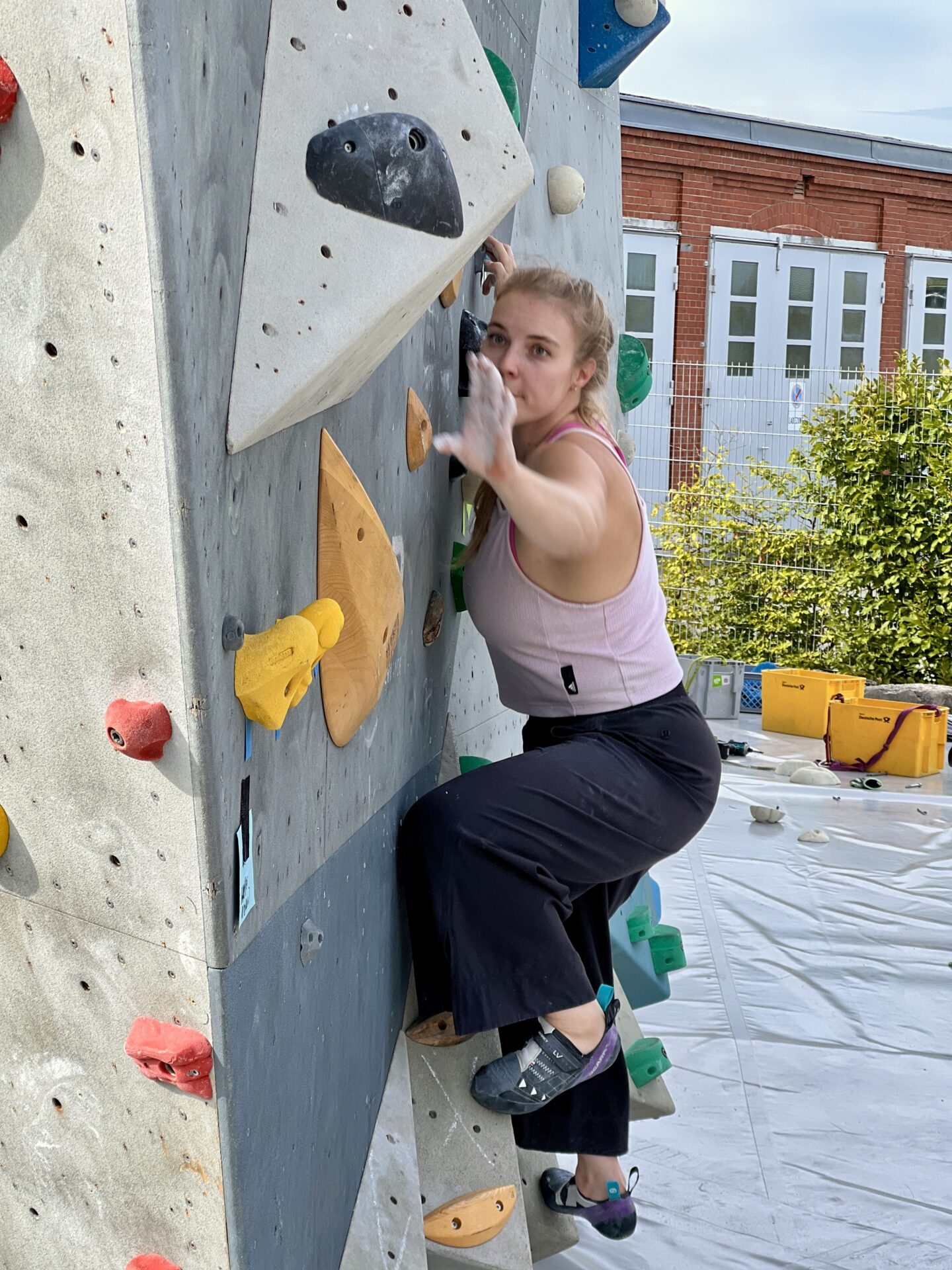 Balance, Kraft, Koordination – was wird am meisten gefordert? Boulder können ganz unterschiedlich sein. Foto: T. Silberhorn Balance, Kraft, Koordination - was wird am meisten gefordert? Boulder können ganz unterschiedlich sein. Foto: T. Silberhorn