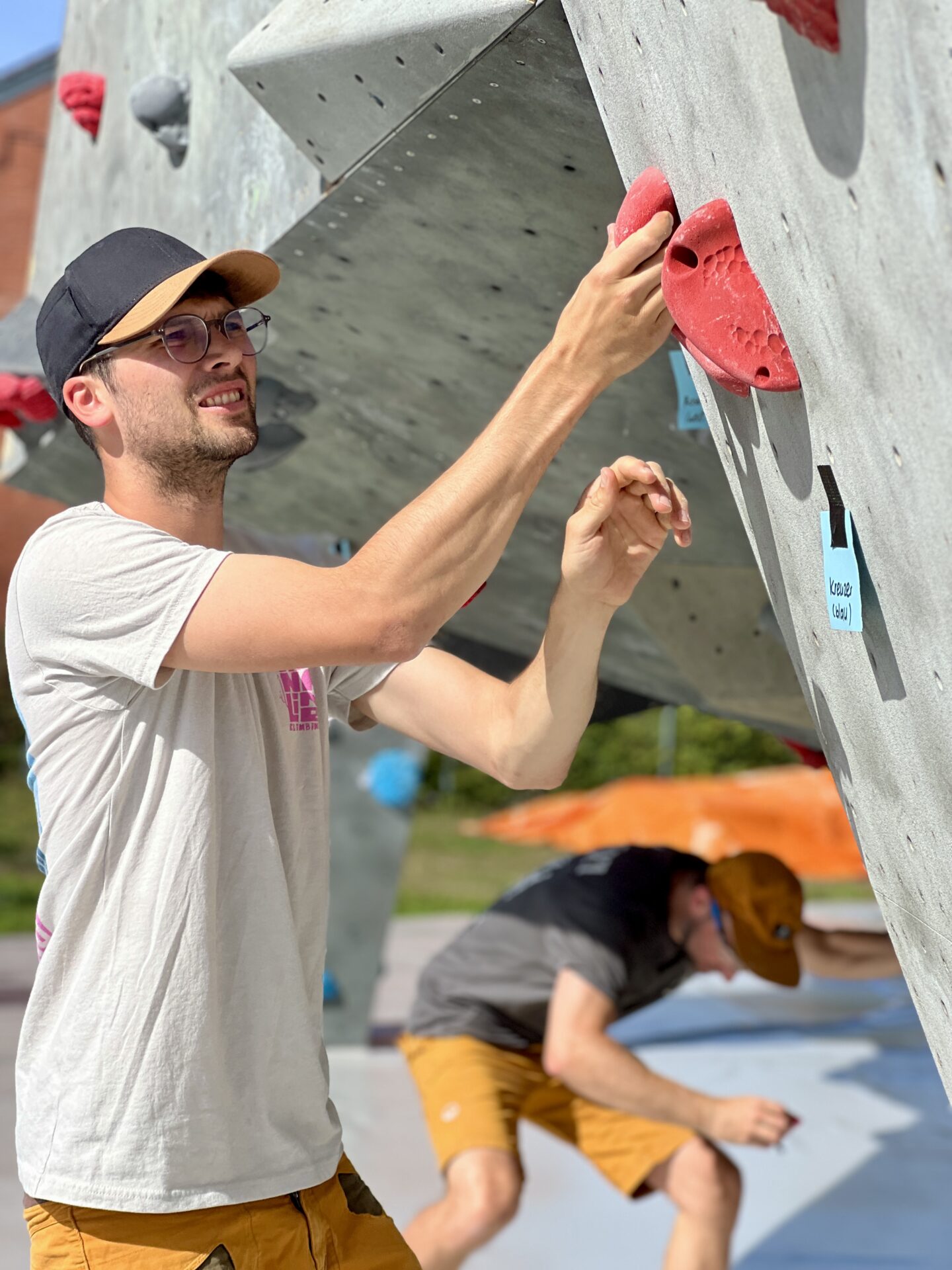 Welche Ausrichtung soll der Griff an der Wand haben? Je nach angestrebtem Schwierigkeitsgrad kann die Antwort ganz unterschiedlich ausfallen. Foto: T. Silberhorn Welche Ausrichtung soll der Griff an der Wand haben? Je nach angestrebtem Schwierigkeitsgrad kann die Antwort ganz unterschiedlich ausfallen. Foto: T. Silberhorn