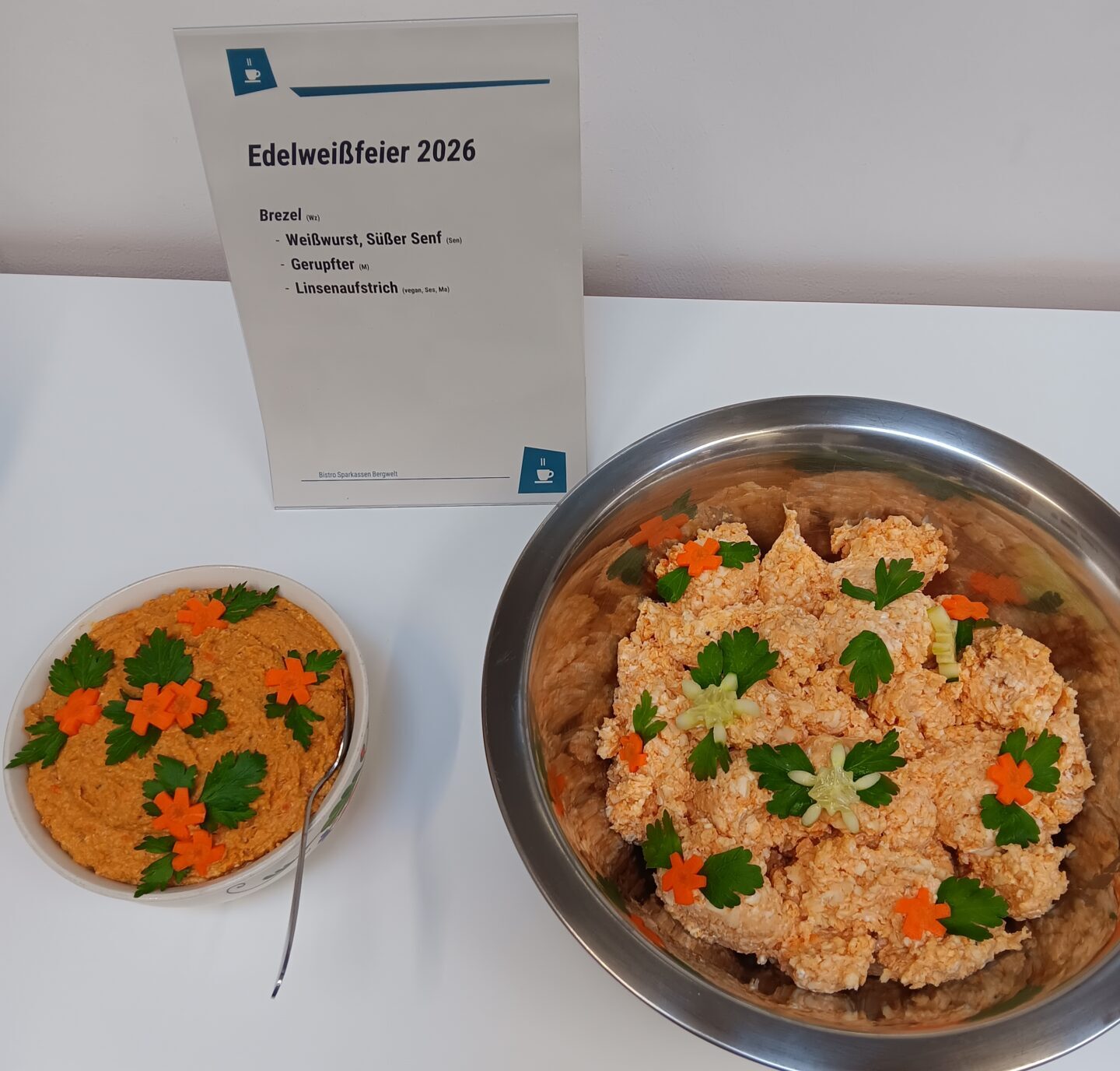 Weißwurst, Gerupfter, Linsenaufstrich – die Verpflegung kam super an! Foto: André Ulrich Weißwurst, Gerupfter, Linsenaufstrich - die Verpflegung kam super an! Foto: André Ulrich