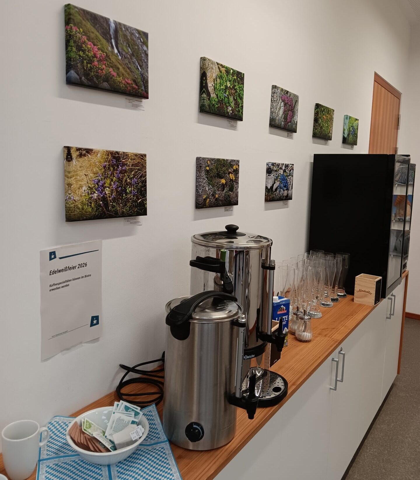 Als „Starter“ gab es Kaffee, später zum Käse und zur Weißwurst traditionell Weißbier, für alle, die wollten. Foto: André Ulrich Als "Starter" gab es Kaffee, später zum Käse und zur Weißwurst traditionell Weißbier, für alle, die wollten. Foto: André Ulrich