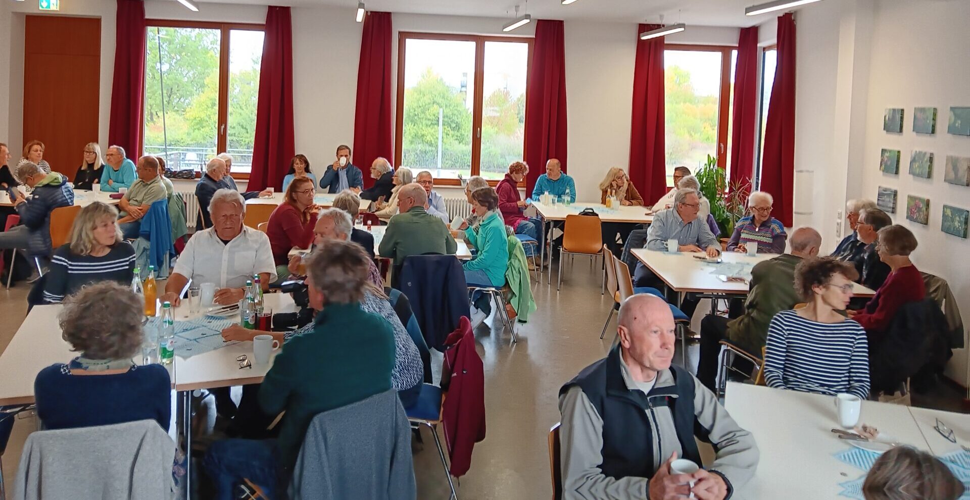 Nette Tischrunden führten zu guten Gesprächen unter den Geladenen. Foto: André Ulrich Nette Tischrunden führten zu guten Gesprächen unter den Geladenen. Foto: André Ulrich